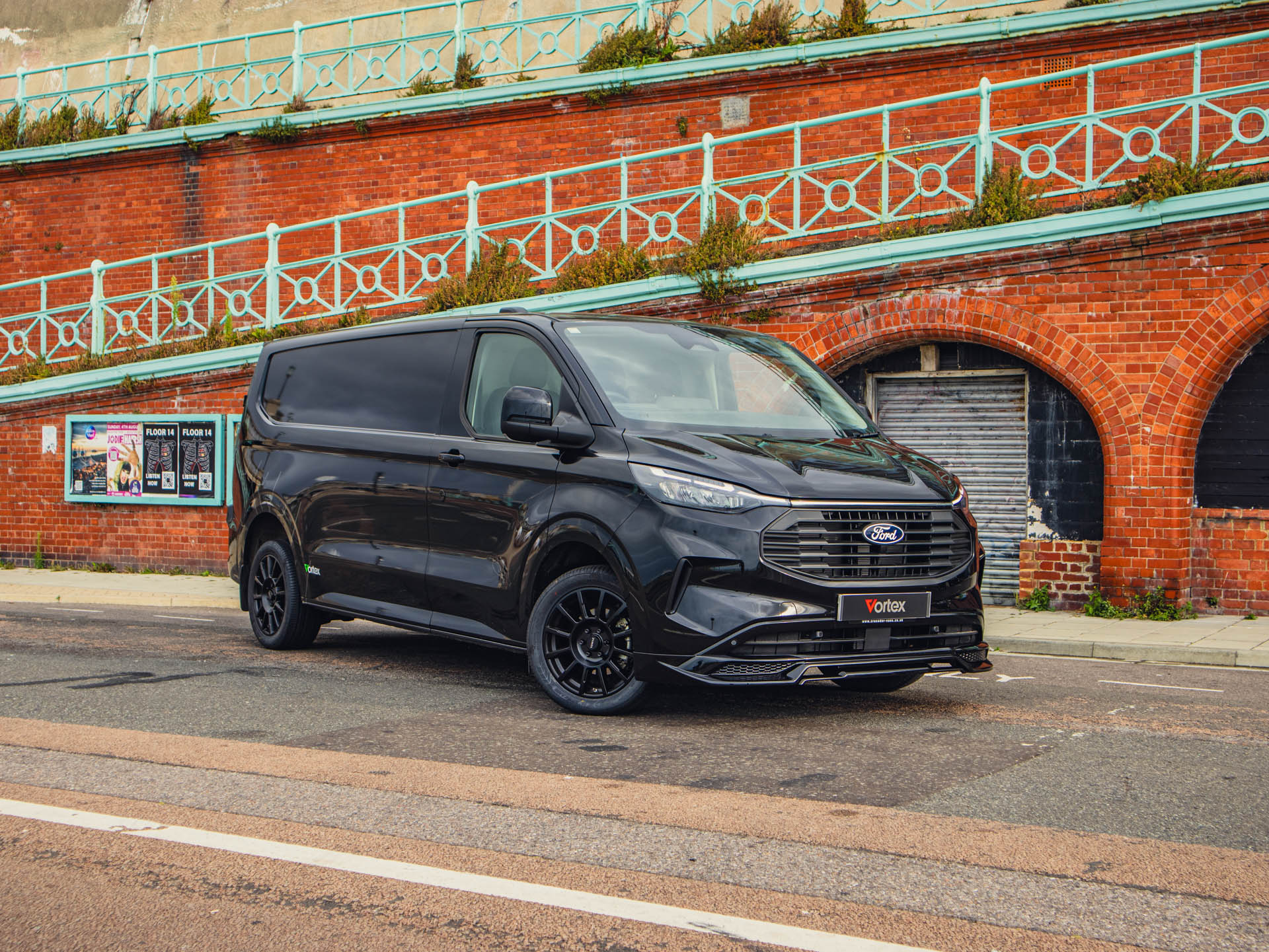 320 L2 136ps Low Roof Limited VORTEX PREMIUM